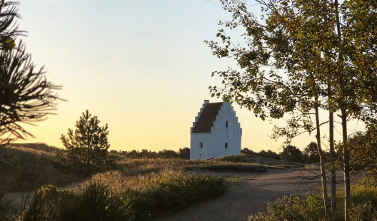 Den tilsandede Kirke en tidlig morgen