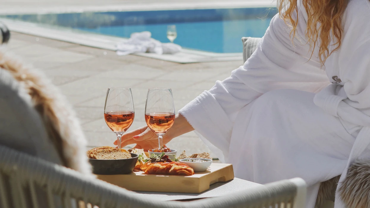 Tapas og rosevin i gårdhaven