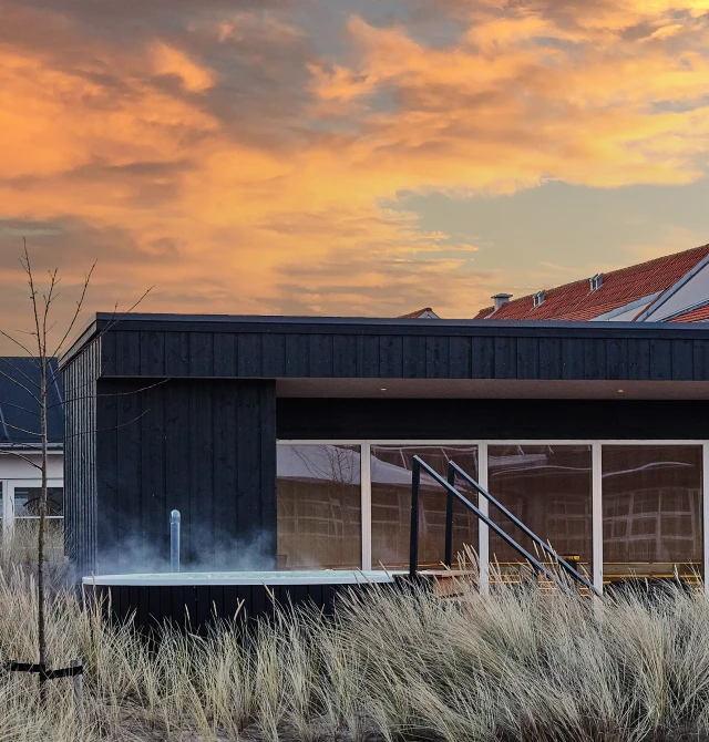 Spabad og sauna i gårdhaven på Color Hotel Skagen